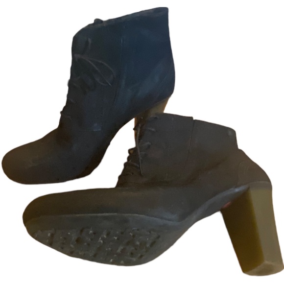 Camper leather high heeled lace up booties. Sz 37 - Picture 9 of 16